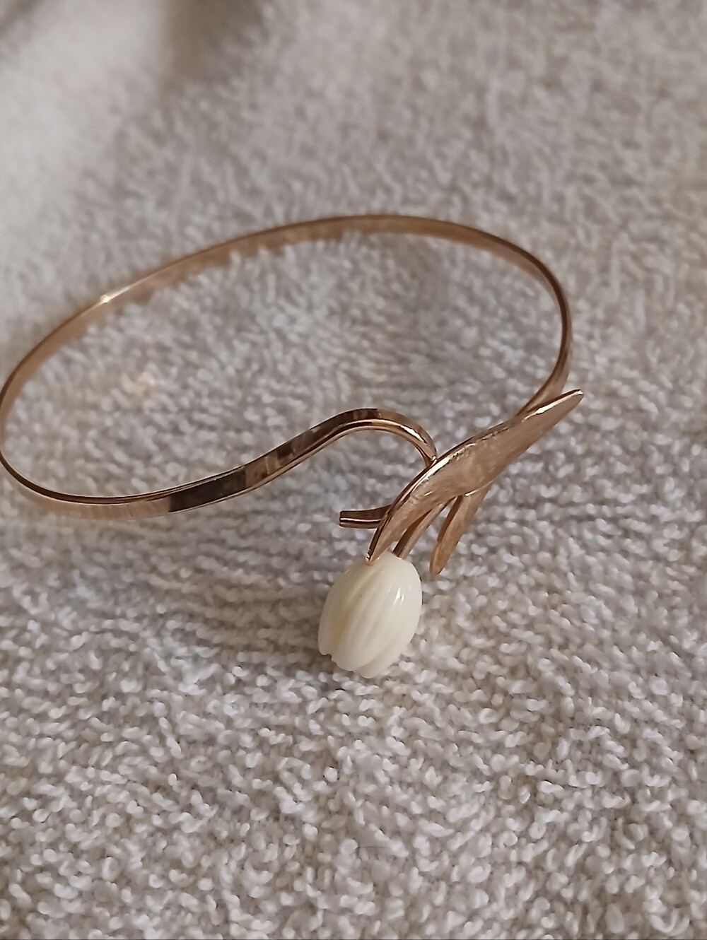 Vintage AVON "Ivory" Rose Bracelet